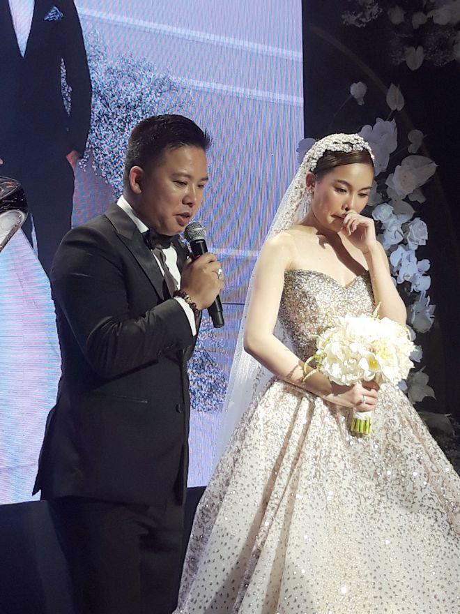 Bi hài đám cưới Giang Hồng Ngọc: Con trai 1 tuổi liên tục khóc khi bố mẹ bận tiếp khách - 19