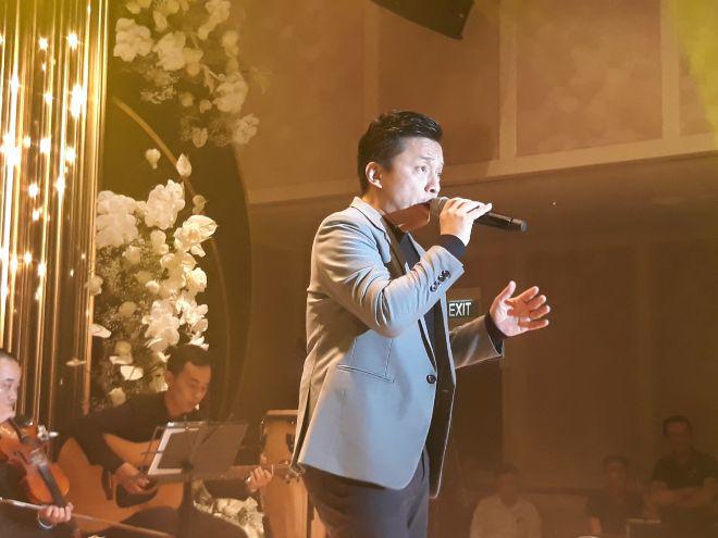 Bi hài đám cưới Giang Hồng Ngọc: Con trai 1 tuổi liên tục khóc khi bố mẹ bận tiếp khách - 23