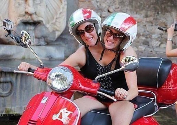 Cuộc sống sau 29 năm của cặp chị em sinh đôi dính liền thân nổi tiếng thế giới - 4