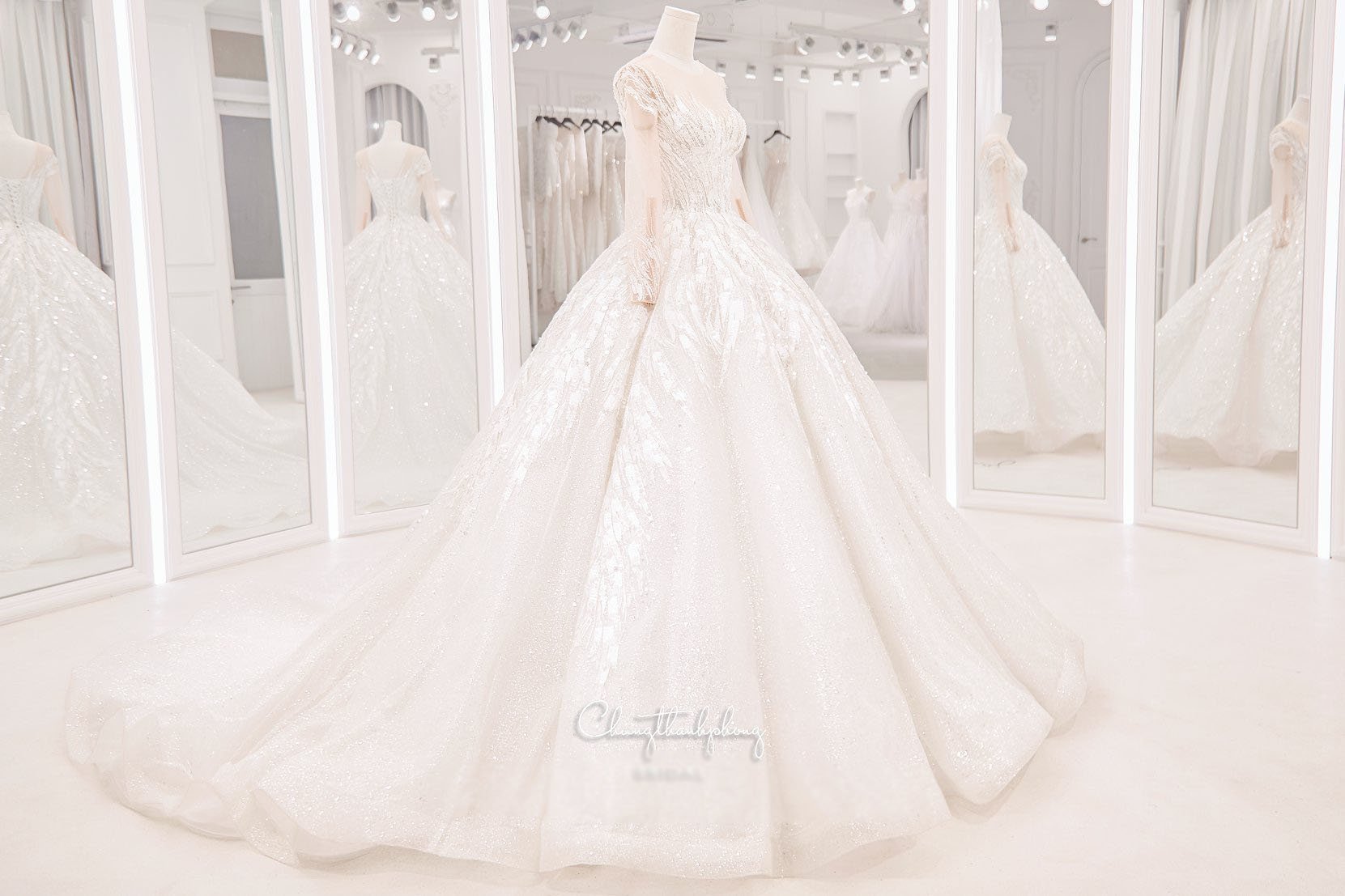 Bảo Thy diện 3 bộ váy cưới ren tinh xảo, tôn trọn sắc vóc tựa nữ thần ngày lấy chồng - 6