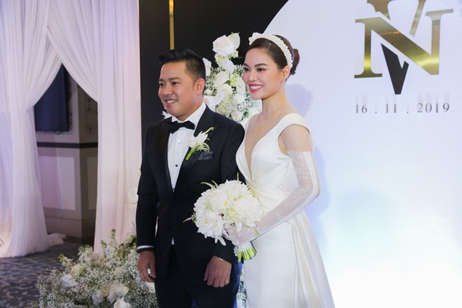 Bi hài đám cưới Giang Hồng Ngọc: Con trai 1 tuổi liên tục khóc khi bố mẹ bận tiếp khách - 3