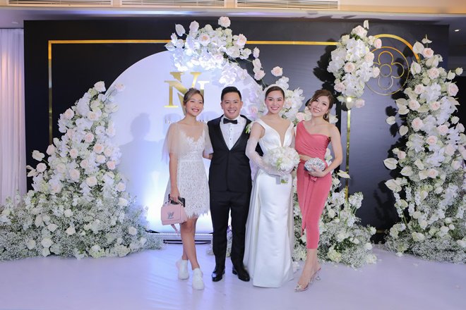 Bi hài đám cưới Giang Hồng Ngọc: Con trai 1 tuổi liên tục khóc khi bố mẹ bận tiếp khách - 12