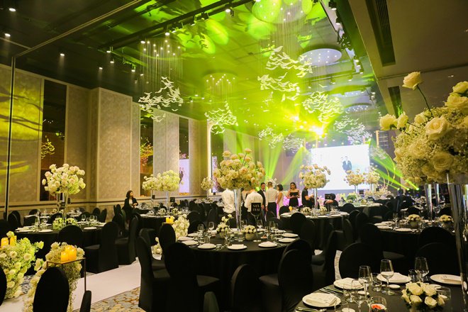 Bi hài đám cưới Giang Hồng Ngọc: Con trai 1 tuổi liên tục khóc khi bố mẹ bận tiếp khách - 1