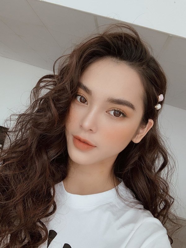 Đẹp hút hồn trong các MV, nàng hotgirl khiến dân tình ngạc nhiên khi lộ mặt mộc - 5