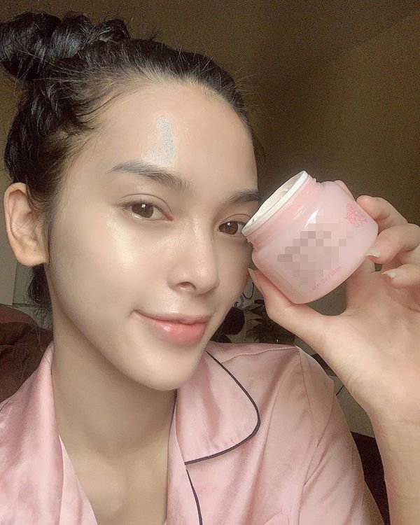 Đẹp hút hồn trong các MV, nàng hotgirl khiến dân tình ngạc nhiên khi lộ mặt mộc - 9