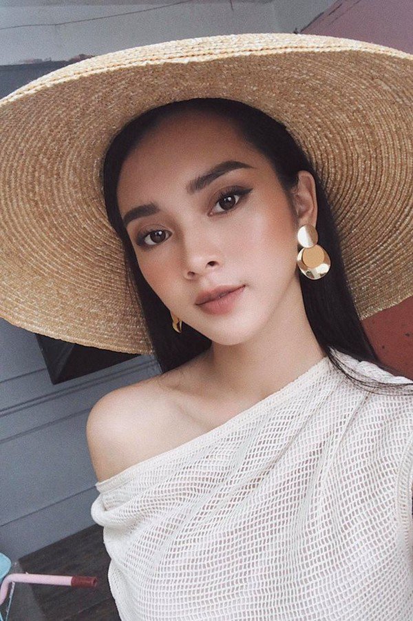 Đẹp hút hồn trong các MV, nàng hotgirl khiến dân tình ngạc nhiên khi lộ mặt mộc - 2