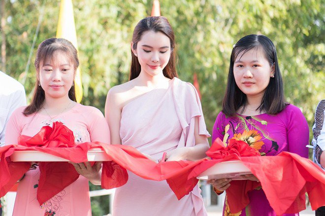 Xuất thân nghèo khó, Hoa hậu du lịch thế giới 2018 bỏ tiền túi làm điều ý nghĩa ở quê - 4