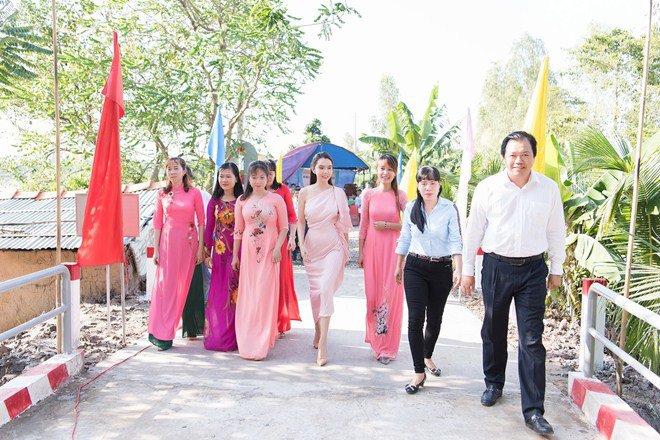 Xuất thân nghèo khó, Hoa hậu du lịch thế giới 2018 bỏ tiền túi làm điều ý nghĩa ở quê - 2