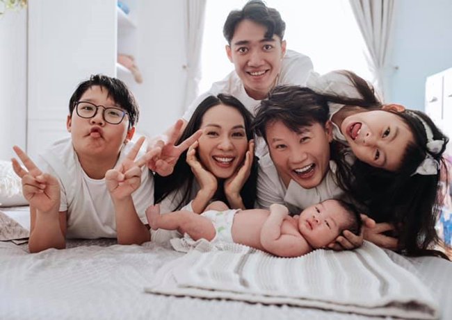 Hoàng Bách: amp;#34;Vợ cũng nổi loạn mới chịu đựng được tôi, con giỏi quá không biết phải con mình khôngamp;#34; - 3