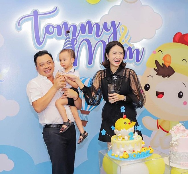 5 sao nữ lấy chồng hơn nhiều tuổi: Người đi xe 70 tỷ, người được tặng 3 căn biệt thự - 11