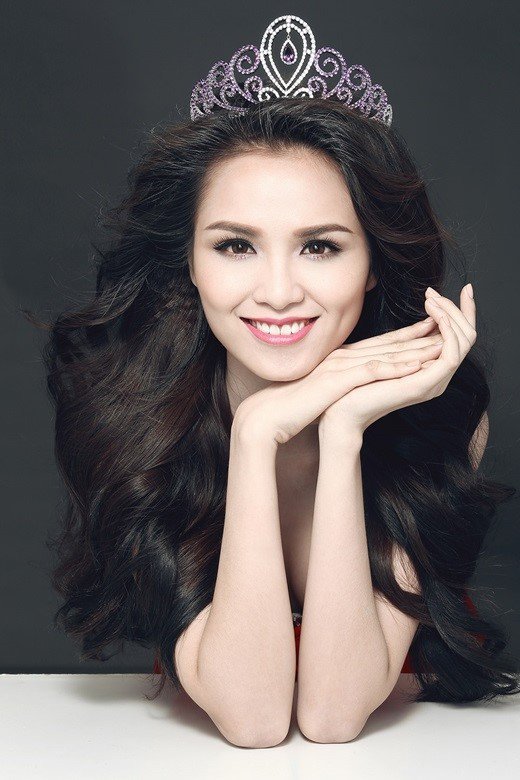 “Top 20 gương mặt đẹp nhất thế giới” tự ái vì bị chê sồ sề khi đứng cạnh Phạm Hương - 1