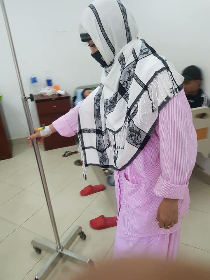 Bà mẹ U50 siêu hài, nằm viện vẫn cà khịa bạn cười đến mức phải đi khâu lại vết mổ - 2