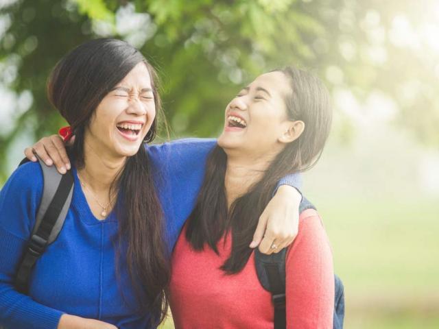 Nghiên cứu của Đại học California: Nghiện nói đùa có thể là dấu hiệu của chứng bệnh thần kinh