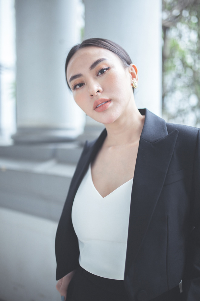 Hoa hậu Áo dài Thu Hoàng khoe thần thái cuốn hút khi diện đồ vest - 2