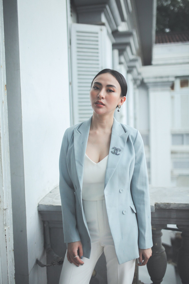 Hoa hậu Áo dài Thu Hoàng khoe thần thái cuốn hút khi diện đồ vest - 7