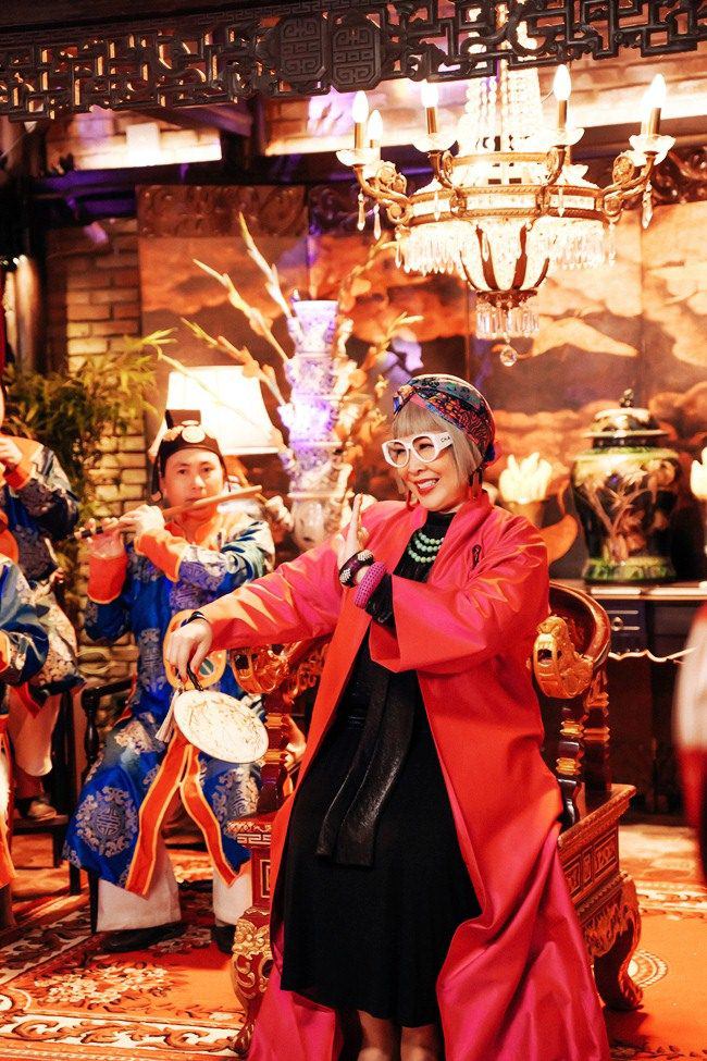 Hóa ra, “gái già lắm chiêuamp;#34; Lan Ngọc làm cháu dâu nhà Hồng Vân, bà nội xì-tin như gái 18 - 1