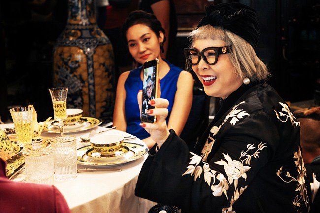 Hóa ra, “gái già lắm chiêuamp;#34; Lan Ngọc làm cháu dâu nhà Hồng Vân, bà nội xì-tin như gái 18 - 7