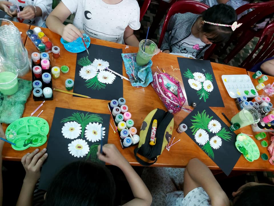 Hàng loạt bức tranh vẽ bằng phấn hot MXH, biết danh tính của các tác giả ai cũng thích thú - 5