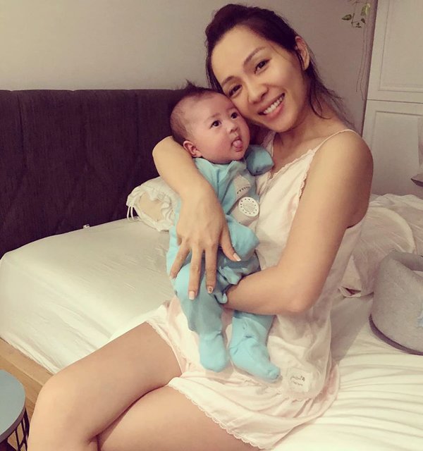Sau sinh con thứ 3 với Hoàng Bách, amp;#34;tiểu thư miền Tâyamp;#34; kiêng cữ kiểu Đông Tây kết hợp - 1