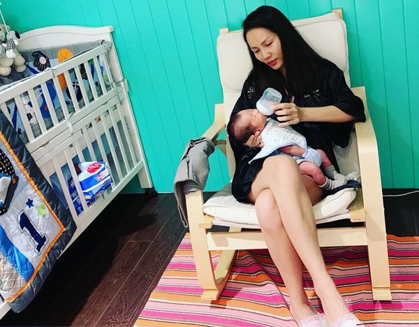 Sau sinh con thứ 3 với Hoàng Bách, amp;#34;tiểu thư miền Tâyamp;#34; kiêng cữ kiểu Đông Tây kết hợp - 2
