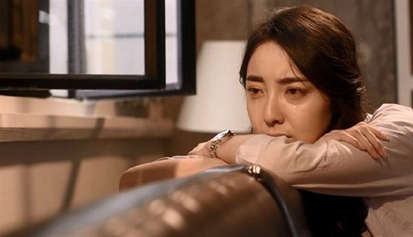 Về nước sau 4 năm ly hôn, nhìn món quà của con tôi hối hận, muốn cưới lại vô cùng  - 1