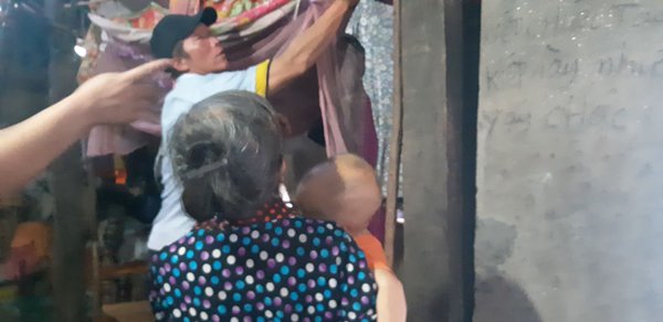 Vụ bố treo cổ 2 con rồi tự tử ở Tuyên Quang: “Hai đứa trẻ có tội tình gì đâu” - 2