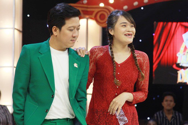 Xuất hiện cô gái amp;#34;súnamp;#34; mất nửa hàm răng làm Trấn Thành – Trường Giang cười lăn lộn - 2
