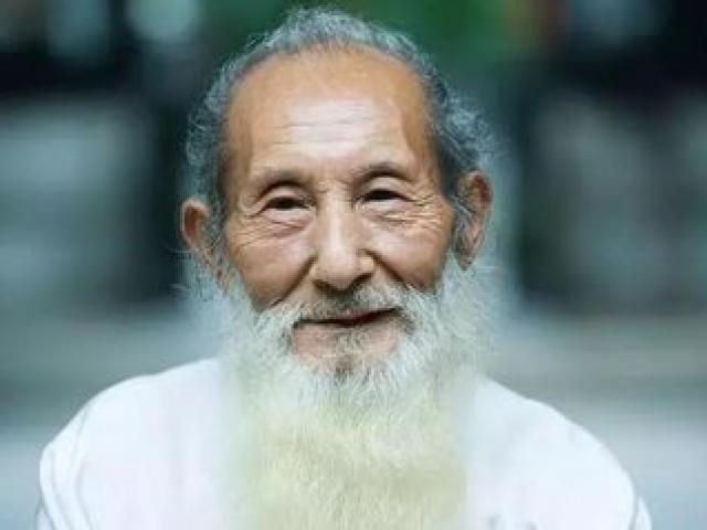 Danh y Trung Quốc 101 tuổi thực hiện những động tác này mỗi tối, cả đời không mắc bệnh