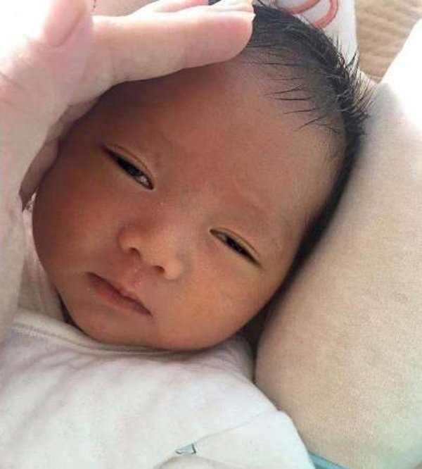 Cô gái amp;#34;đập mặt đi xây lạiamp;#34; đẹp như hoa hậu, nhìn con chào đời chồng tưởng ngoại tình - 7