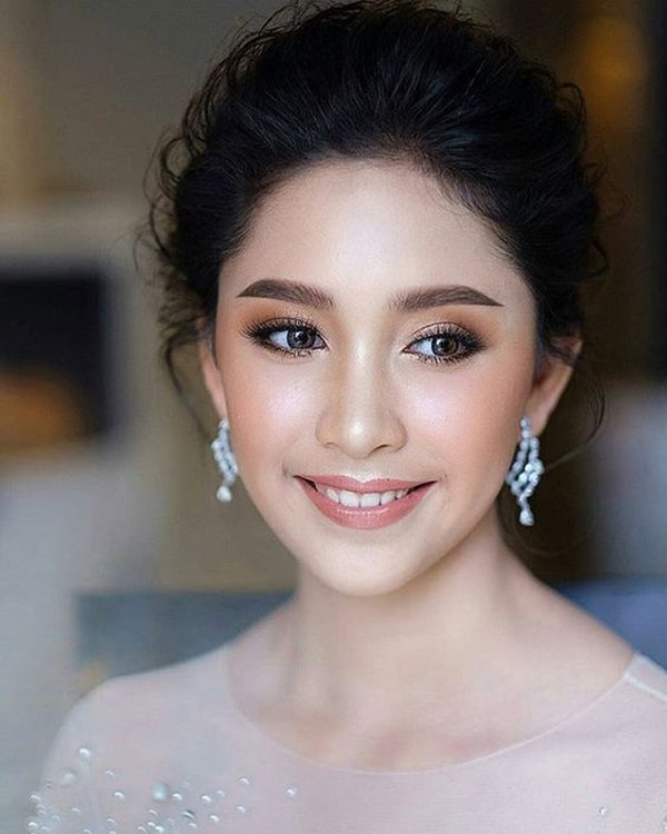 Đã qua rồi thời trang điểm cô dâu lộng lẫy, bây giờ phải makeup tự nhiên mới là chân ái - 17