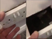 Tin tức - Ổ điện không hoạt động suốt 2 năm, cặp vợ chồng phát hiện điều không tưởng khi tháo ra