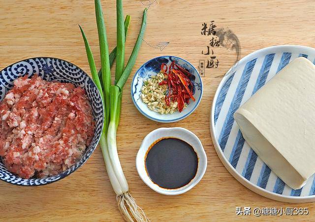 Đãi chồng đậu phụ bị chê tiết kiệm, cho chút thịt băm thành món ngon như cung đình - 1