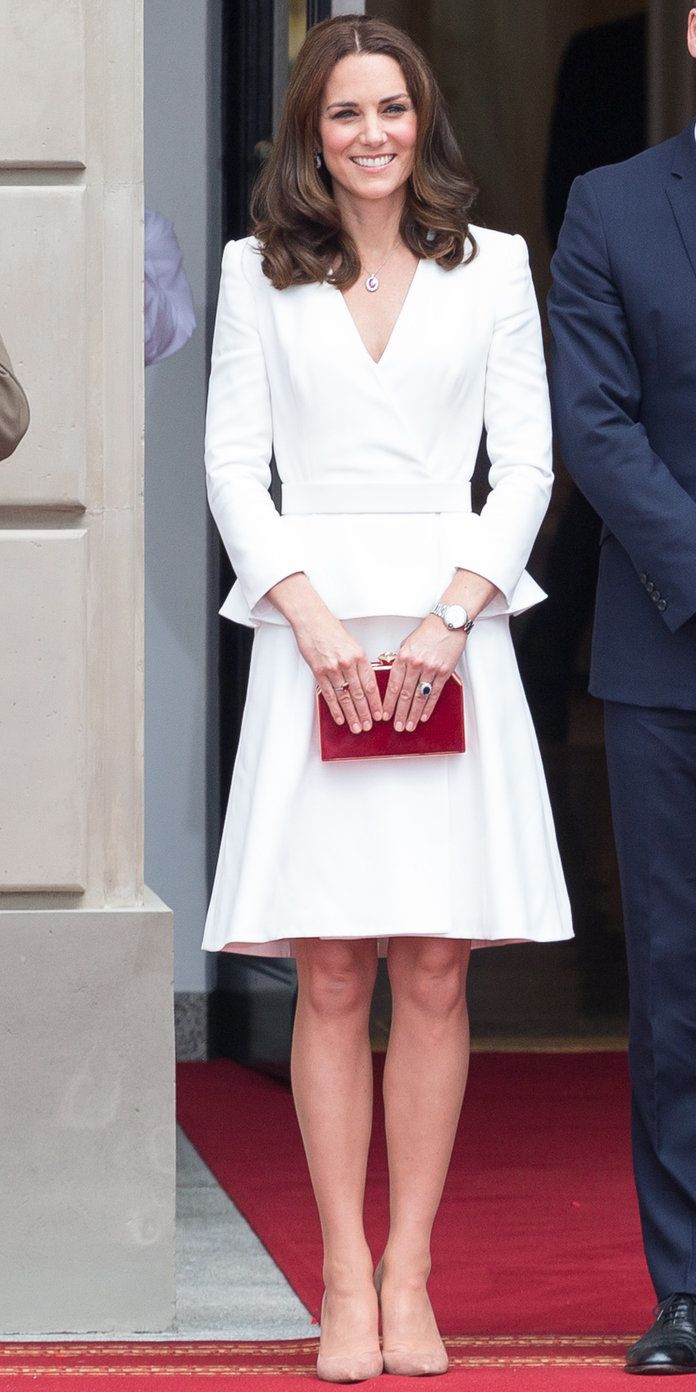 Những lần Công nương Kate sửa váy hàng hiệu theo chuẩn quy tắc Hoàng gia |  VOV.VN