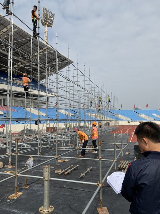 Sau trận Việt Nam - Thái Lan, amp;#34;chảo lửaamp;#34; Mỹ Đình được trang hoàng cho lễ trao giải đình đám - 4