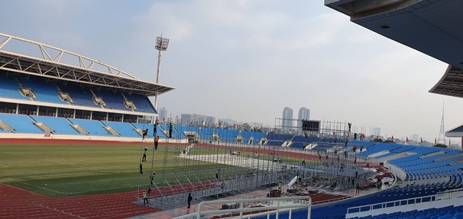 Sau trận Việt Nam - Thái Lan, amp;#34;chảo lửaamp;#34; Mỹ Đình được trang hoàng cho lễ trao giải đình đám - 3