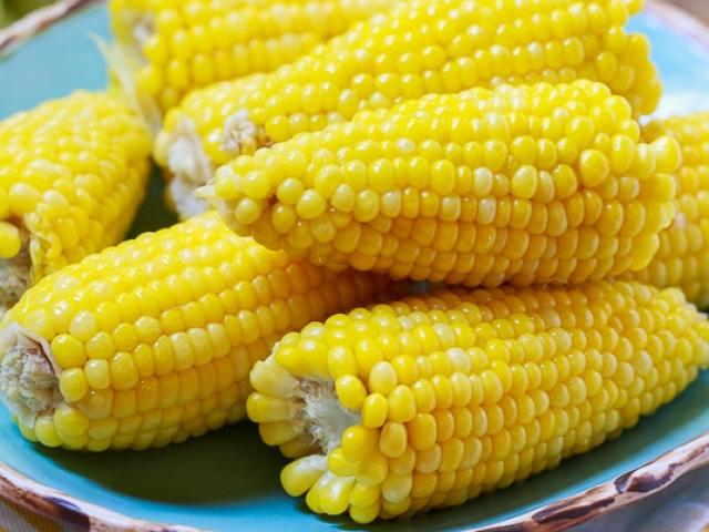 Thêm một loại gia vị quen thuộc, mẹ có nồi ngô luộc dẻo thơm, ngọt lừ