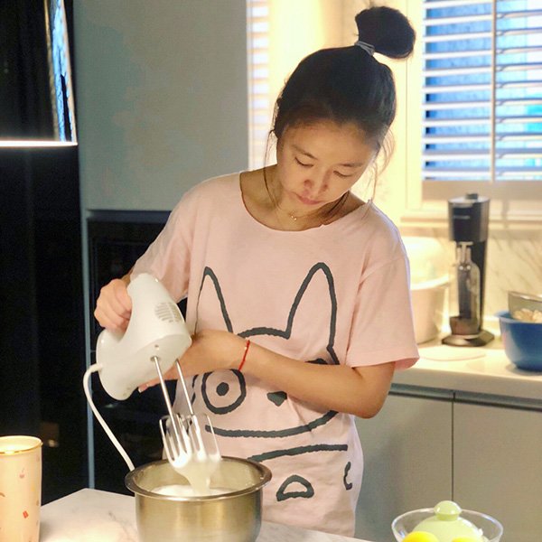 Ở tuổi tứ tuần, Tử Vy Cách Cách vẫn xinh đẹp rạng rỡ với làn da mịn màng khó tin - 8