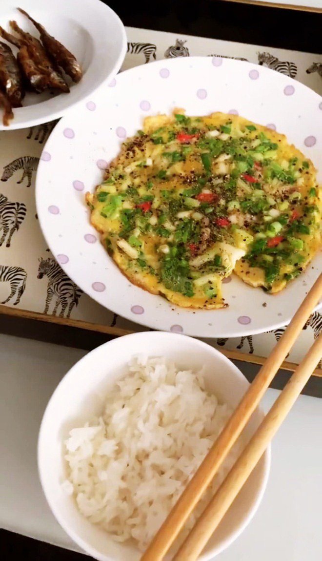 Ngọc Trinh làm hội ghét ăn hành amp;#34;phát khócamp;#34; nhưng xem đến Bích Phương mới thấy thật ác - 1