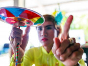 Tin tức - Lời gièm pha "đàn ông mà loè loẹt như đàn bà" và nỗi niềm của nghề "cô bóng"