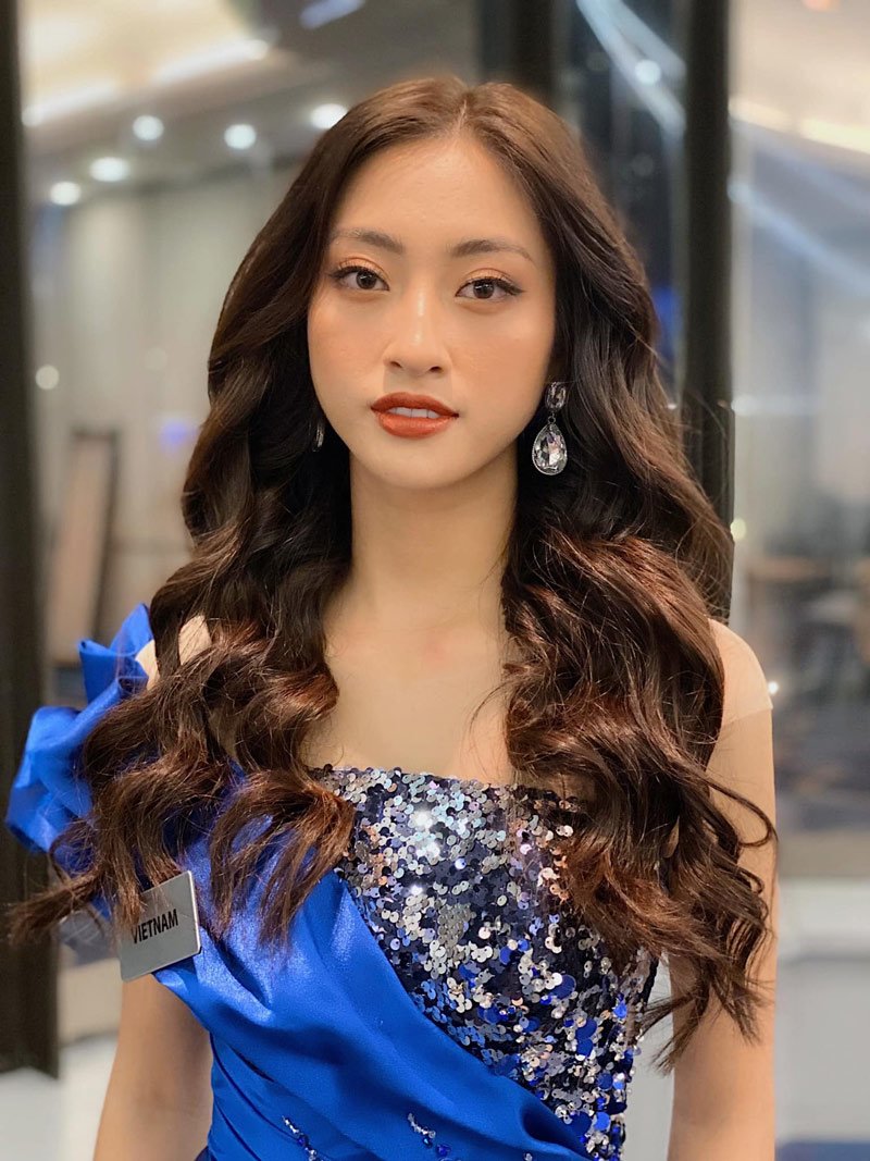 Miss World: Lương Thuỳ Linh makeup sương sương đi ăn với đôi mắt loang màu xuất sắc - 5