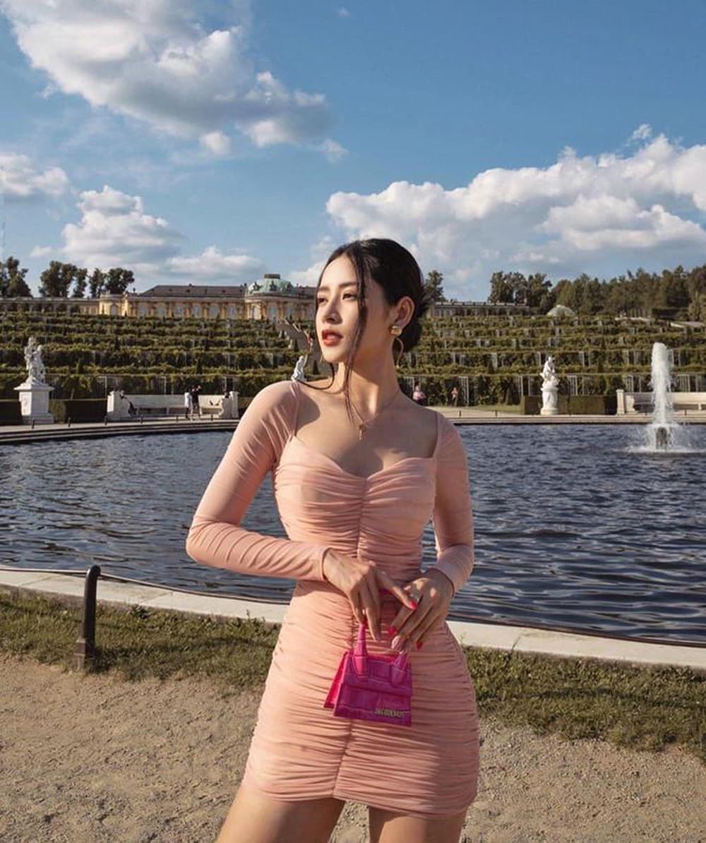 Sợ xài 1 túi chưa đủ giàu sang, Chi Pu chịu chi mua luôn 2 chiếc Chanel đeo một lần - 1