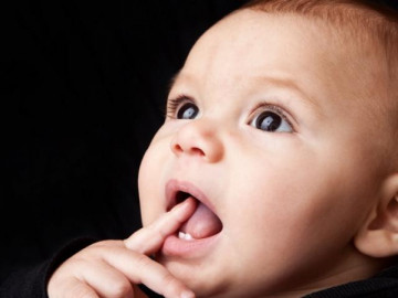 Trẻ chậm mọc răng mẹ có nên lo lắng?