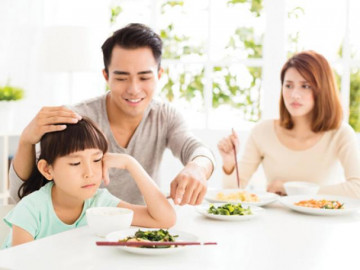 Trưởng khoa BV Nhi Đồng: Con táo bón, mẹ   nhồi   ăn rau vì tưởng có nhiều chất xơ là nhầm