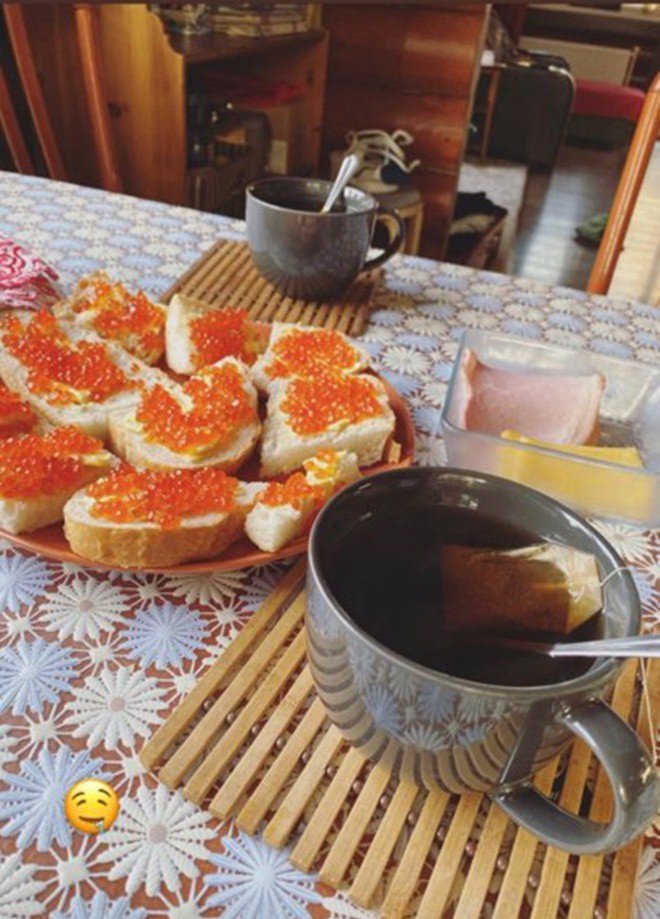 Hé lộ món bánh đặc biệt khiến mẹ Đặng Văn Lâm bật khóc mang ra sân bay cho con trai - 5