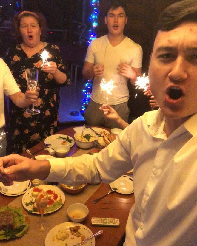 Hé lộ món bánh đặc biệt khiến mẹ Đặng Văn Lâm bật khóc mang ra sân bay cho con trai - 6