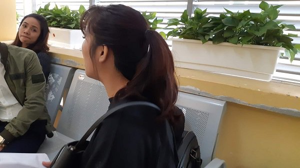 Mẹ đơn thân lội sông Hồng quyên sinh khi mang bầu, đẻ con 1 tháng ra vỉa hè kiếm sống - 1