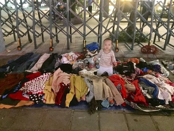 Mẹ đơn thân lội sông Hồng quyên sinh khi mang bầu, đẻ con 1 tháng ra vỉa hè kiếm sống - 2