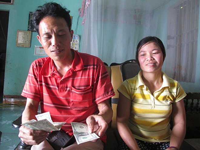 4 người Việt nghèo kiết xác bỗng dưng phú quý giàu sang nhờ tiền “rơi trúng đầu” - 2