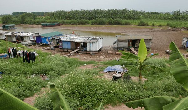 Sau 2 lần mất con, mẹ U40 ở bãi giữa sông Hồng quyết sinh thường và đau thêm lần nữa - 1