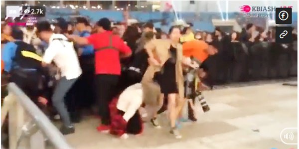 Đến Việt Nam nhận giải, tài tử Jang Dong Gun gặp lỗi sai ngớ ngẩn trên sóng trực tiếp - 4